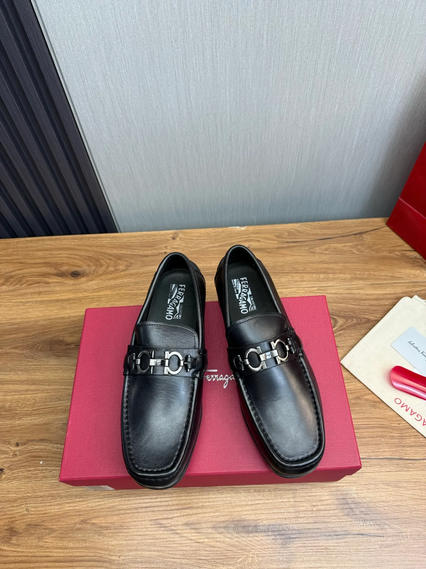 Men's shoes 💰760💰 Ferragamo. [Ferragamo] Men's Loaf leather shoes, the latest hot style, 1:1 original purchase quality, top quality, imported open-edge beaded cowhide leather on the upper, hand-made three-dimensional stitching highlights the round toe design, the inner feet are made of imported cowhide, with original wear-resistant rubber outsole, matching code 39-44, (38, 45 custom-made, non-refundable)